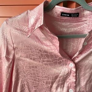 pink snakeskin blouse 🐍🐍